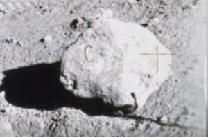 ۱۹۶۹ میلادی نمایشی از سنگ کرة ماه 