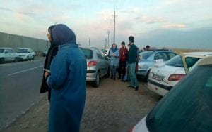 تجمع اعتراضی خانواده های بازداشت شدگان روز جهانی زن در مقابل زندان قرچک ورامین