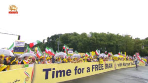 ایران آزاد – گردهمایی عظیم ایرانیان آزاده در دروازه براندر بورگ برلین