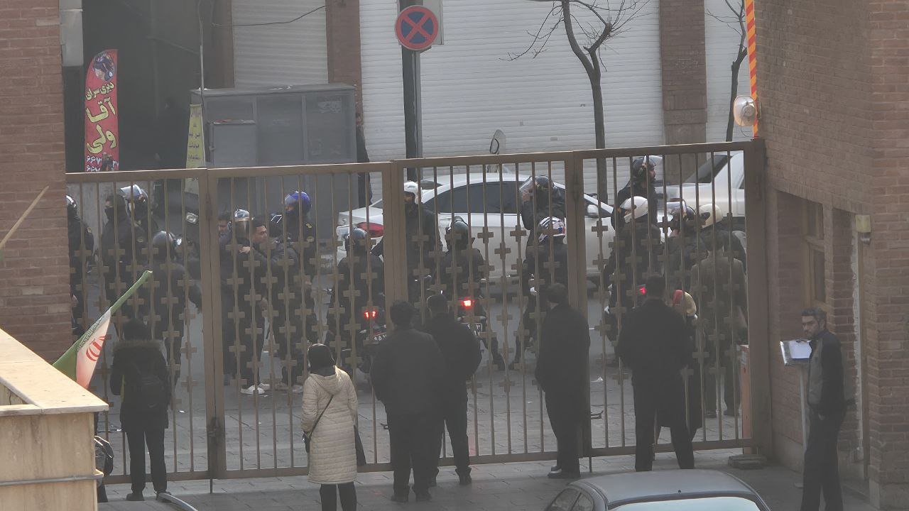 حمله ماموران به بیمارستان سینا حسن آراد تهران