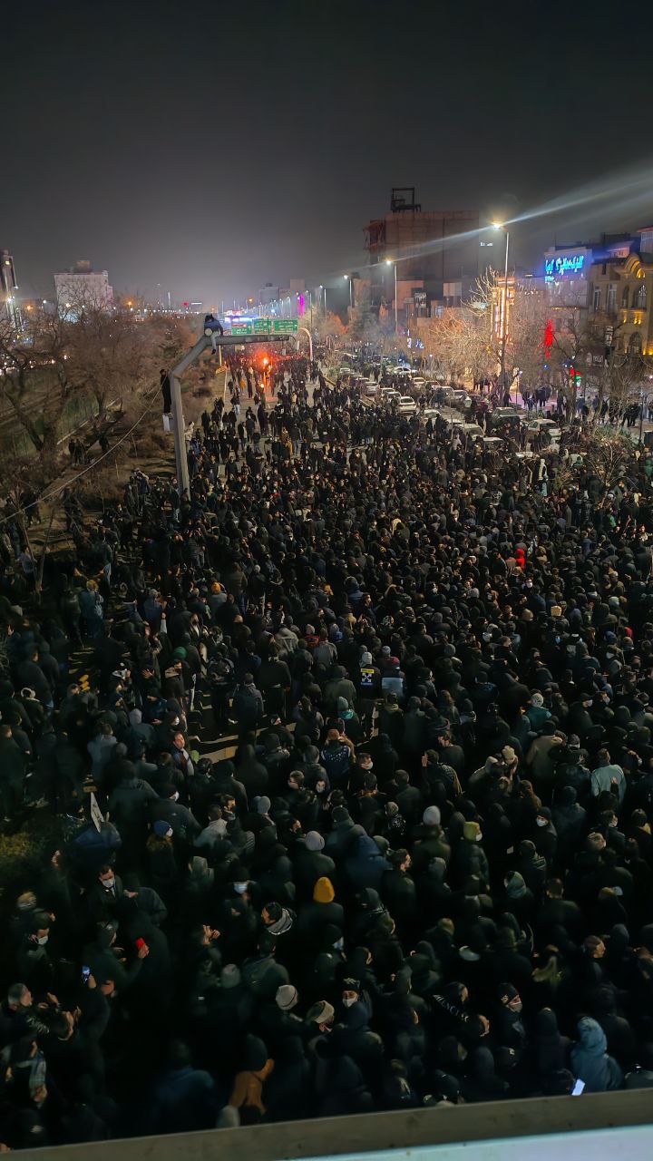 سیل جمعیت در وکیل آباد مشهد