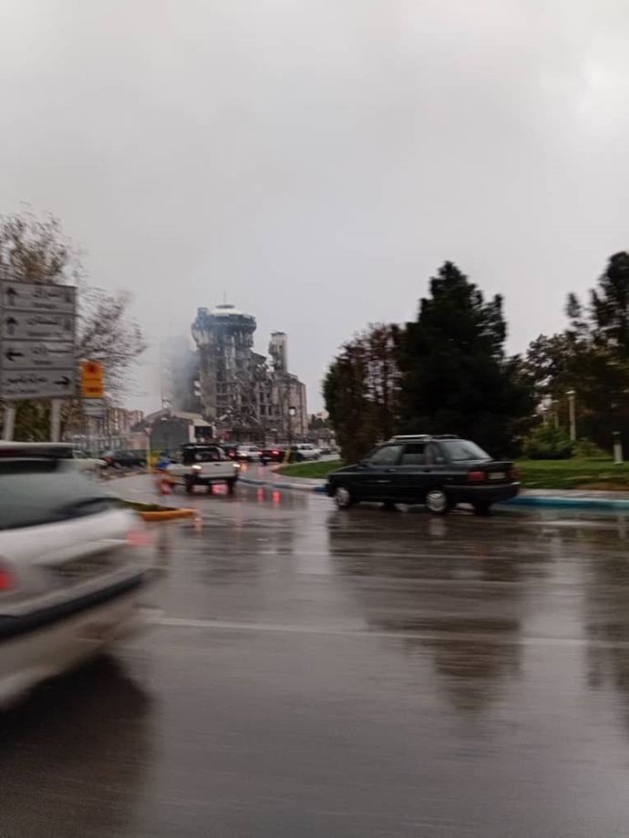 ساختمان اپتیک صاایران در بلوار کاوه اصفهان پس از حمله هوایی۲